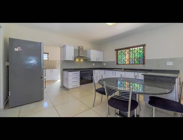 5 BEDROOM HOUSE FOR SALE IN BALLITO CENTRAL